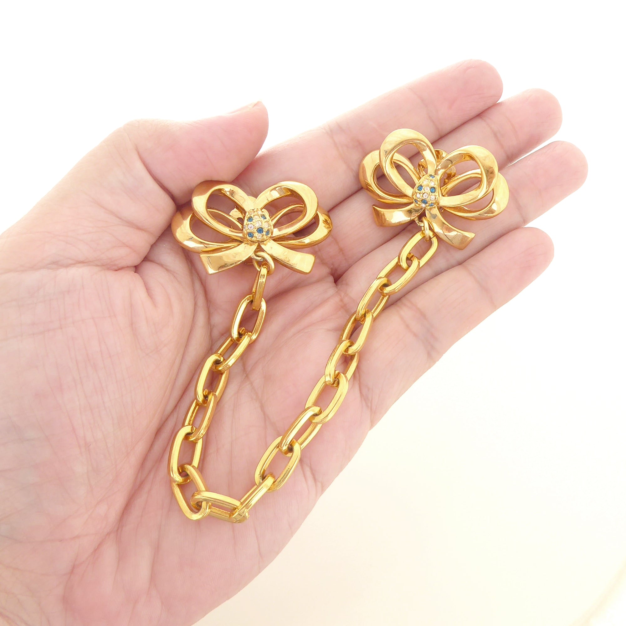 Gold bow collar clips by Jenny Dayco 7