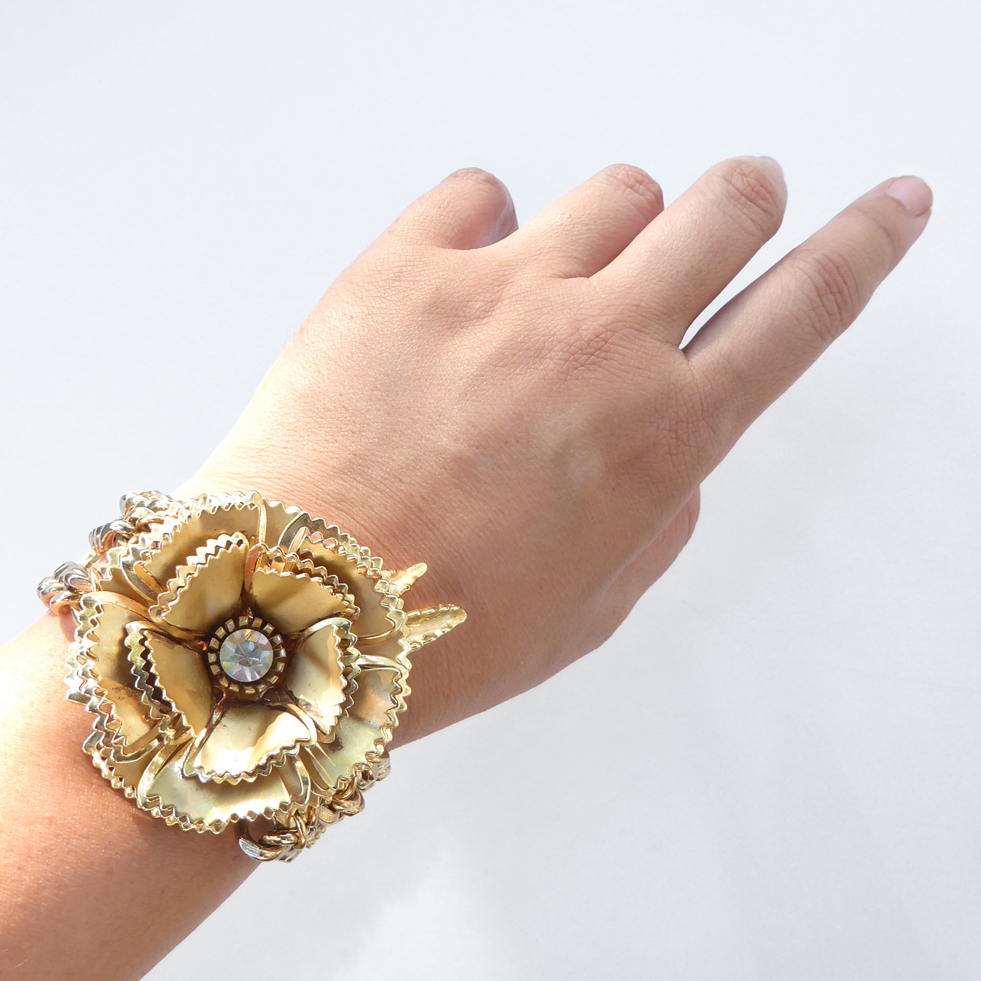 Gold vintage flower bracelet by Jenny Dayco 5