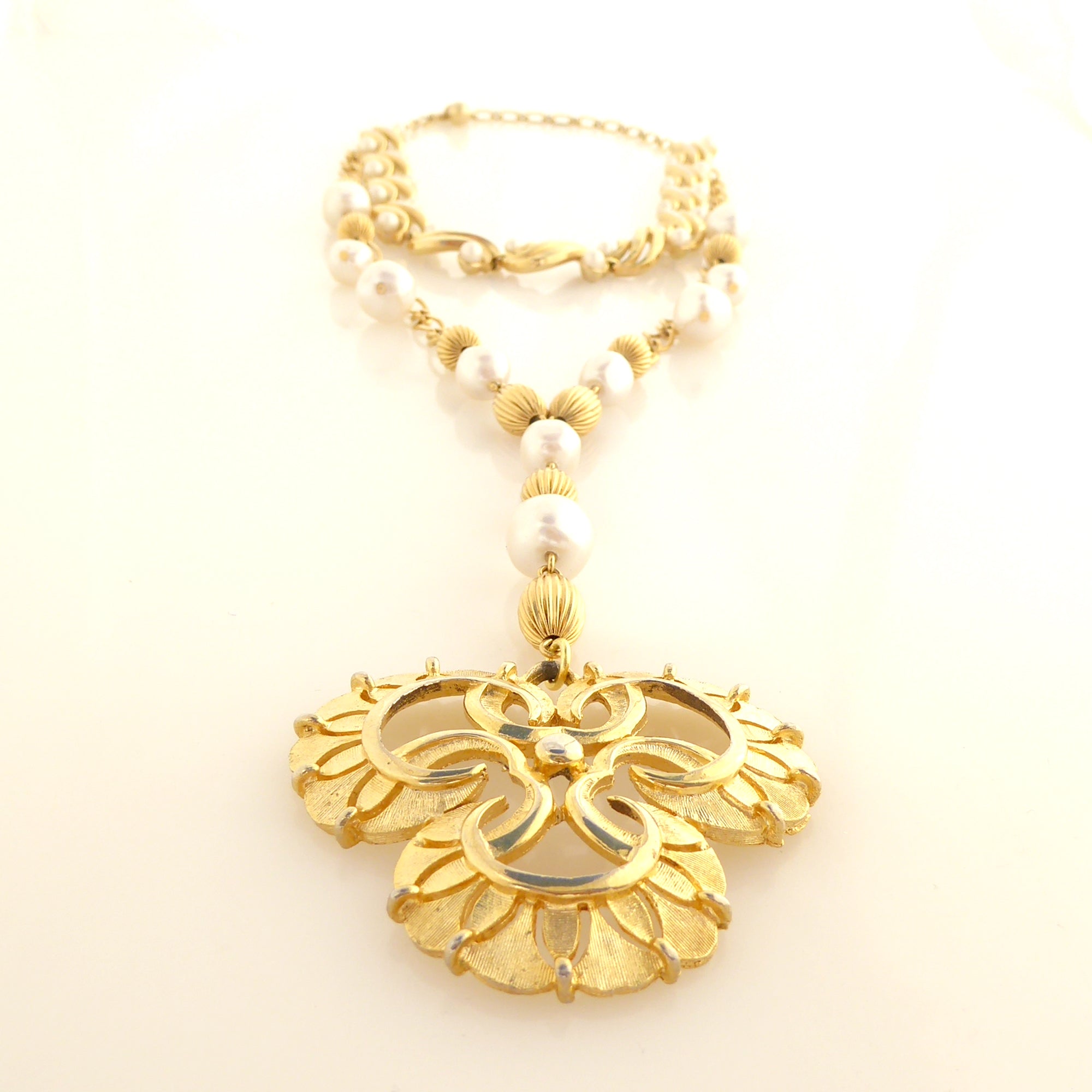 Venilia vintage pearl drop necklace by Jenny Dayco 3