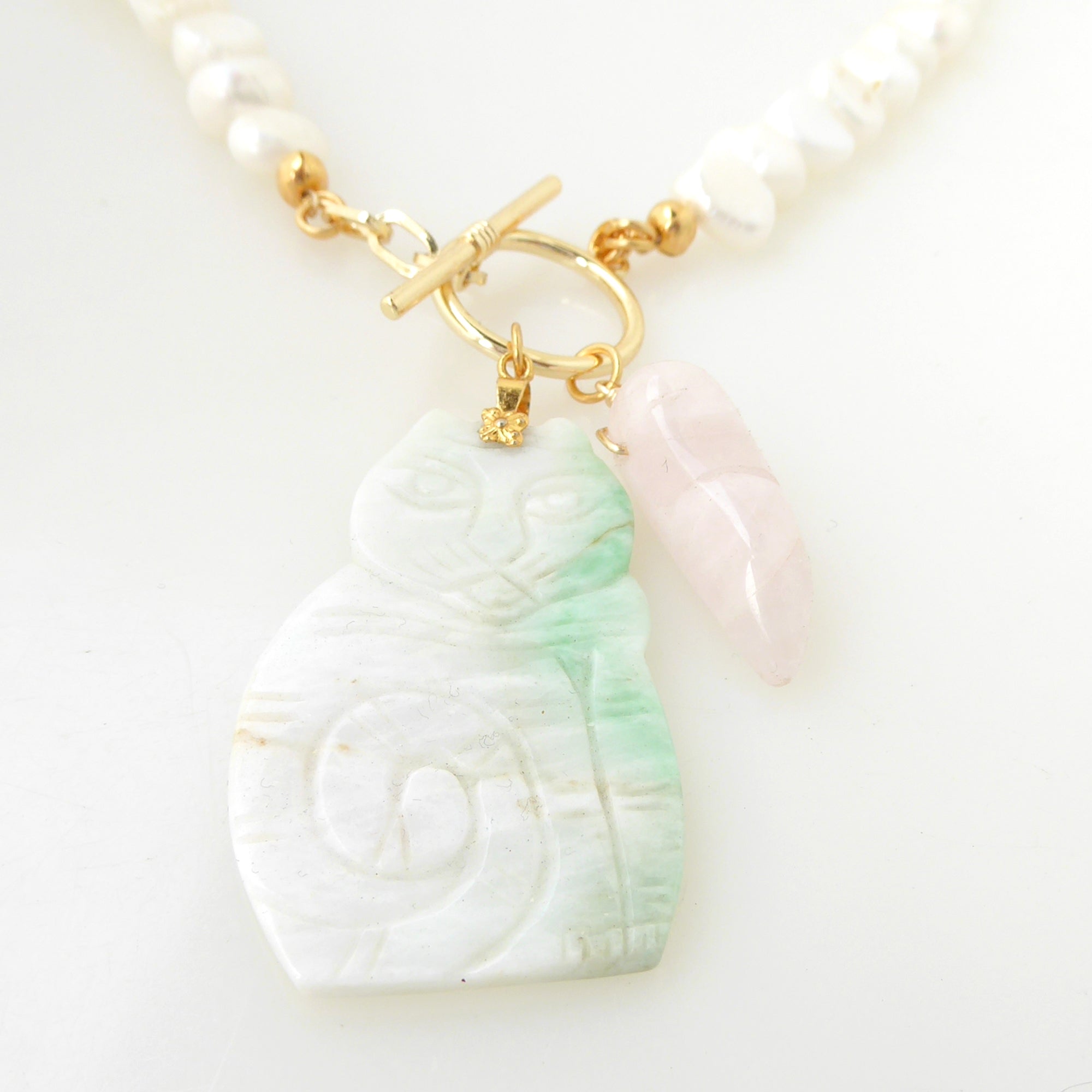 Jade cat and rose quartz claw pearl necklace by Jenny Dayco 3