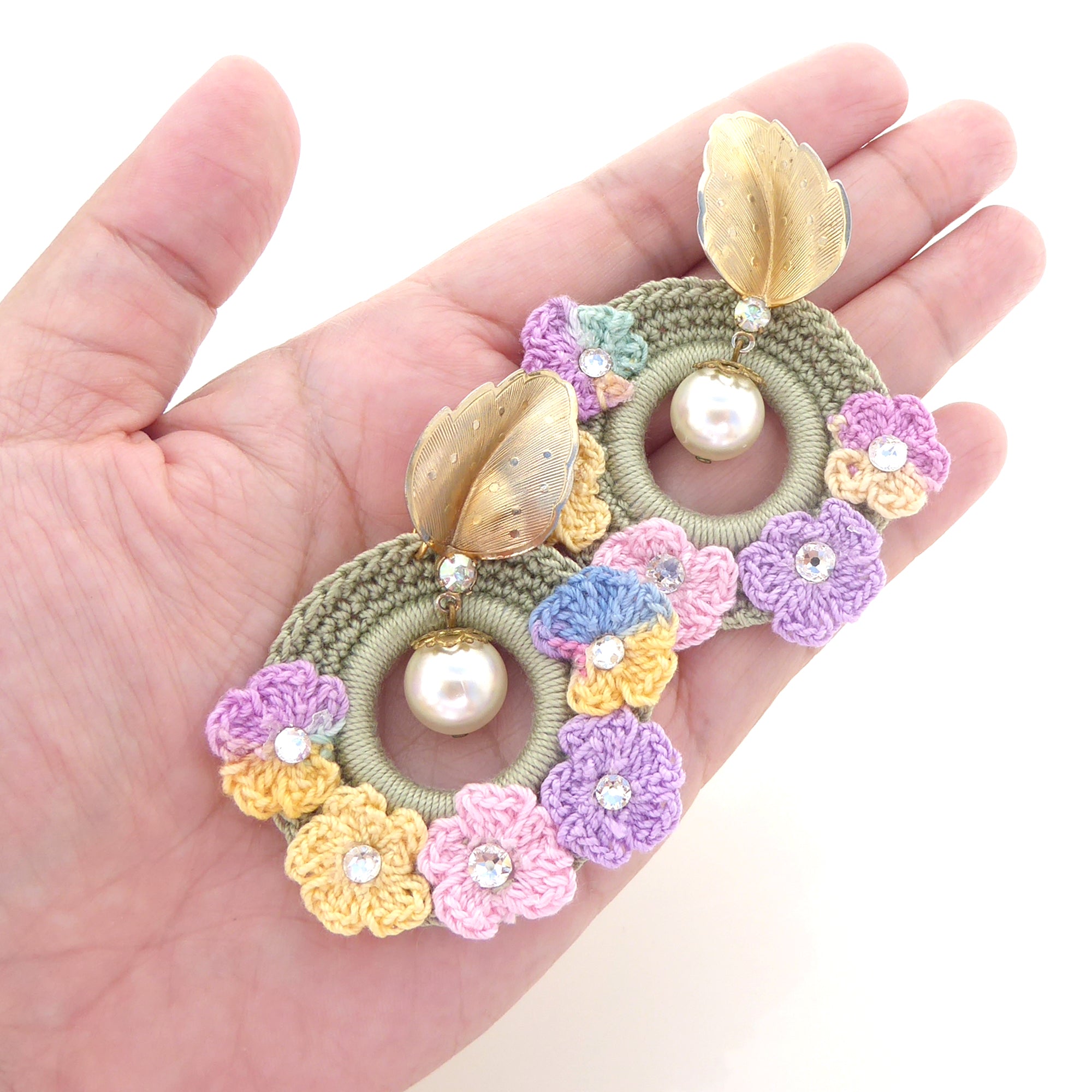 1950s Gold leaf and pearl pastel crochet earrings by Jenny Dayco 8