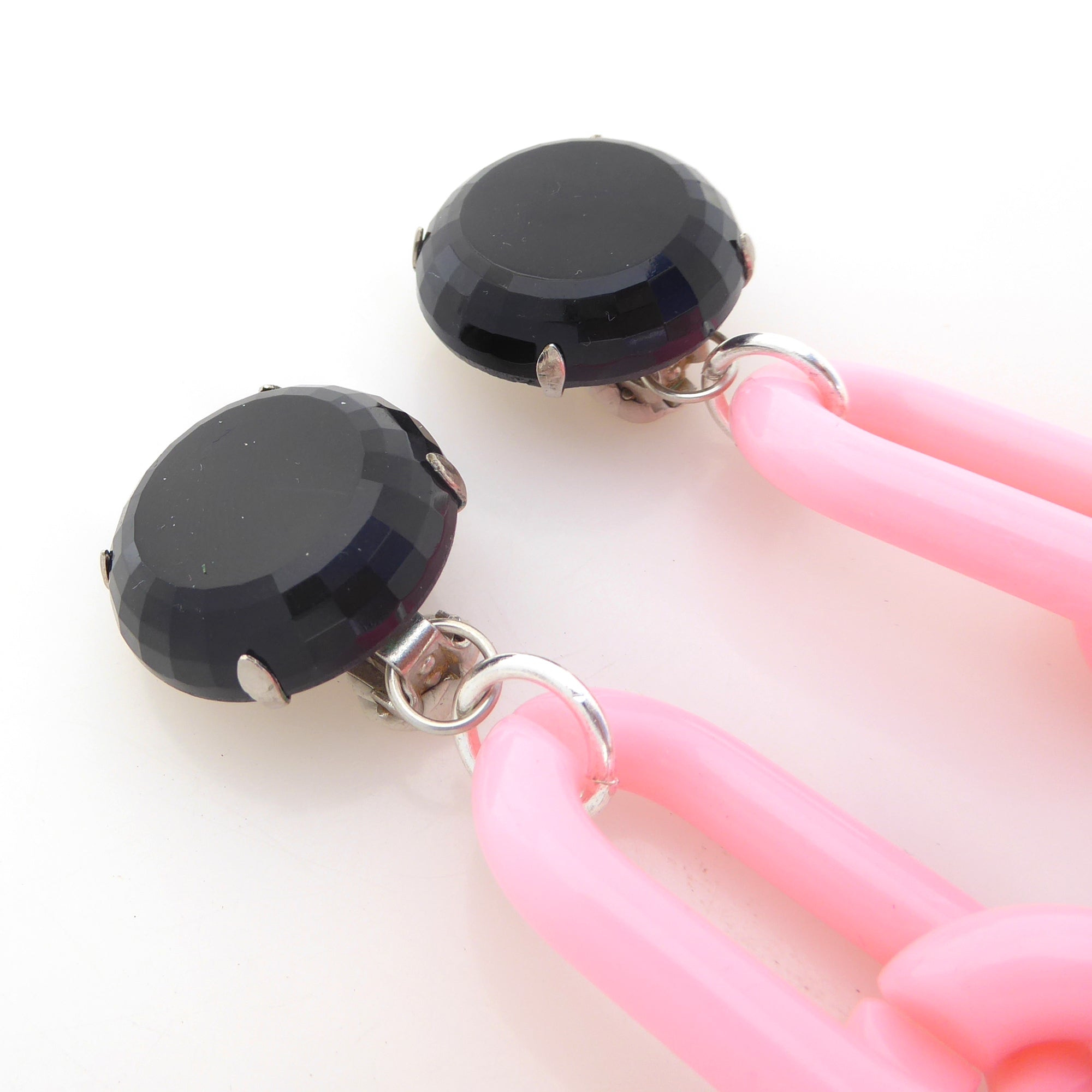 1960s Black glass and pink chain earrings by Jenny Dayco 5