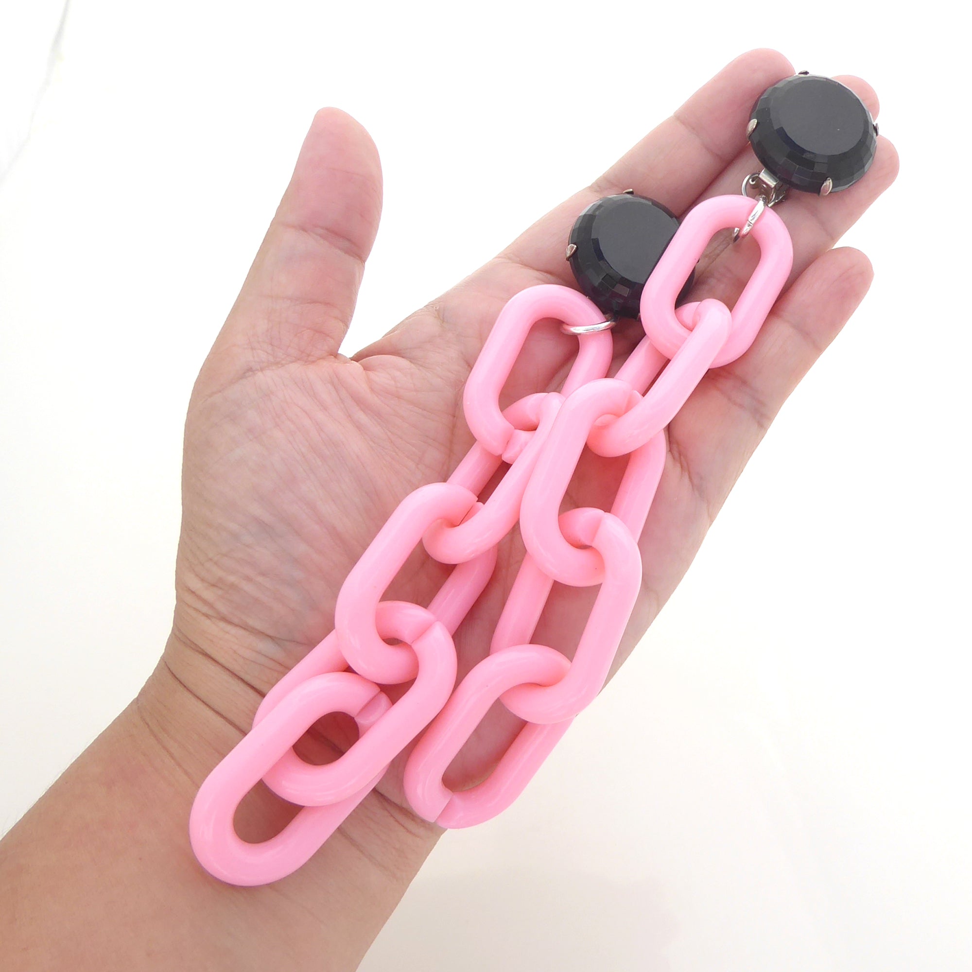 Black glass and pink chain earrings Jenny Dayco Black glass and pink chain earrings Jenny Dayco