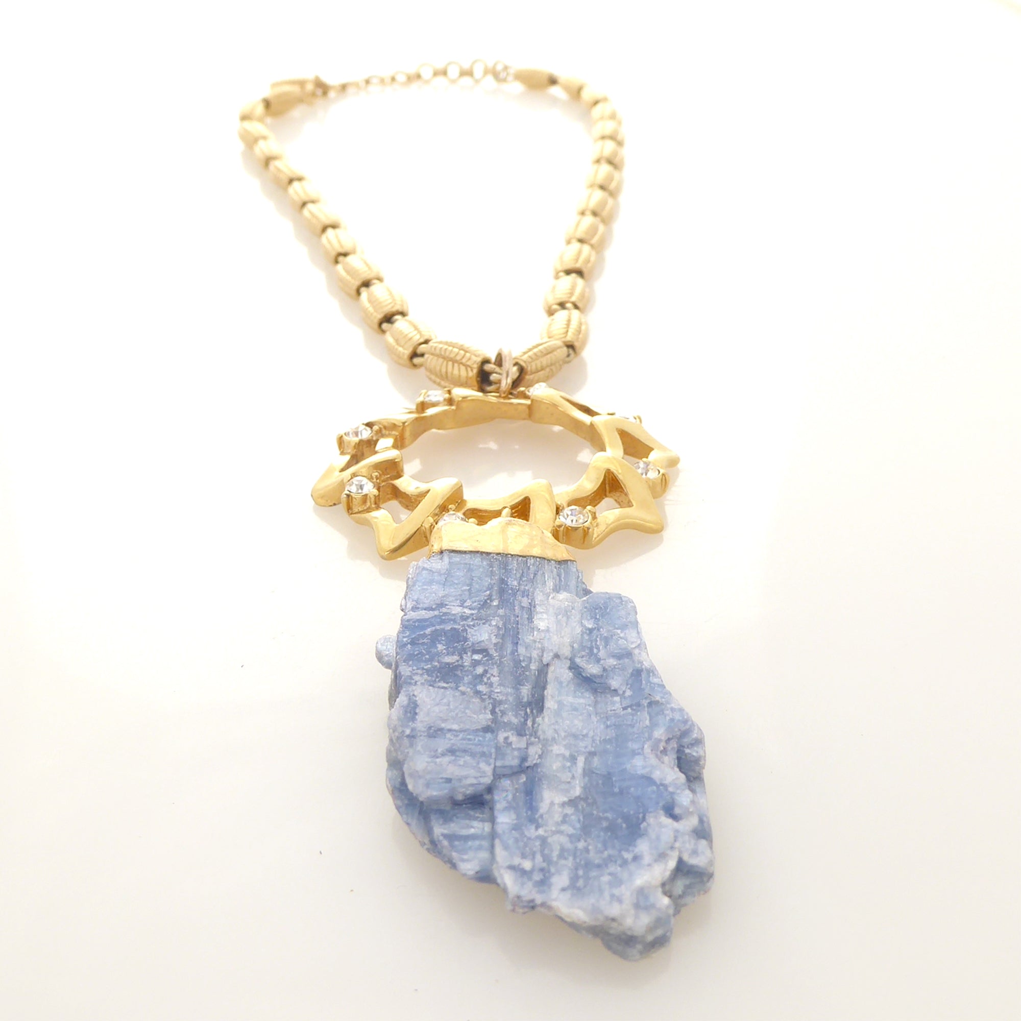 Blue kyanite and gold rhinestone flower vintage chain necklace by Jenny Dayco 3