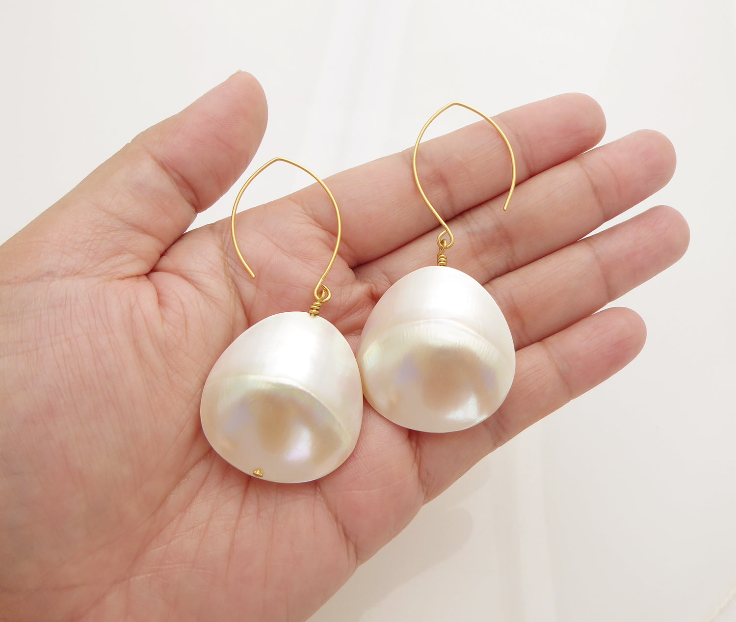 Chiaro di luna shell earrings by Jenny Dayco 4