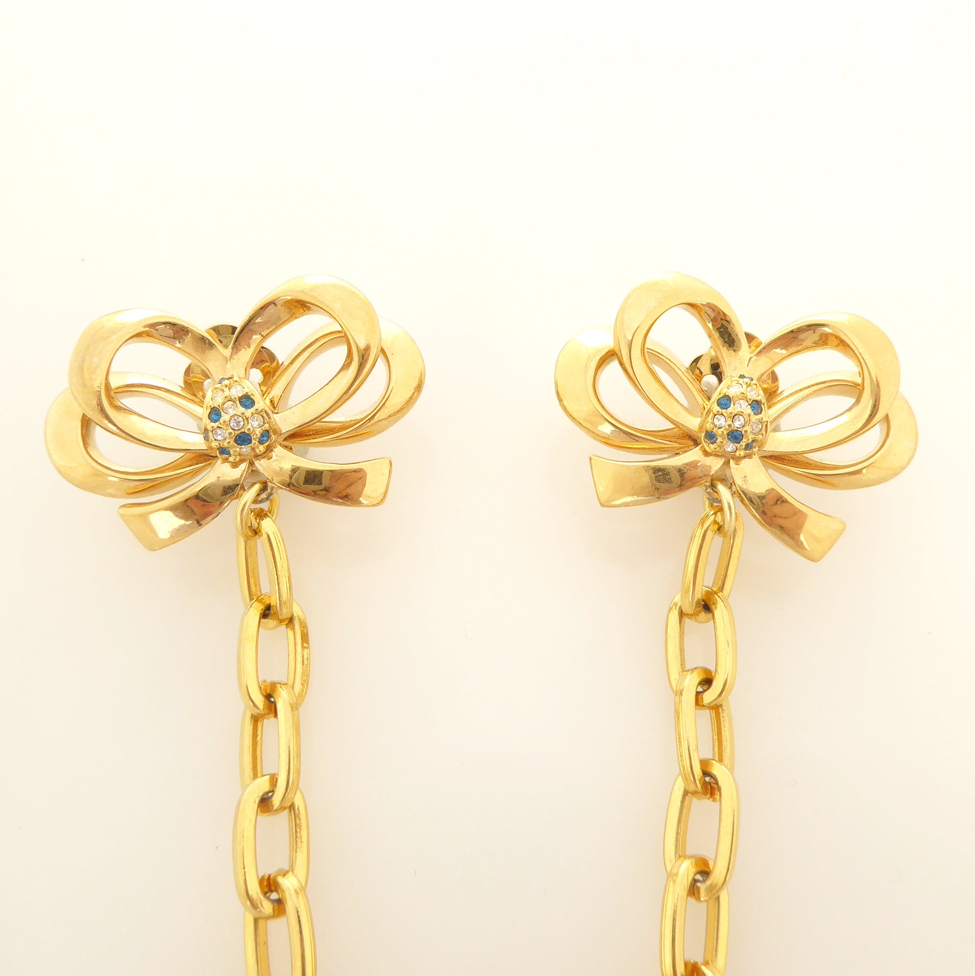 Gold bow collar clips by Jenny Dayco 4