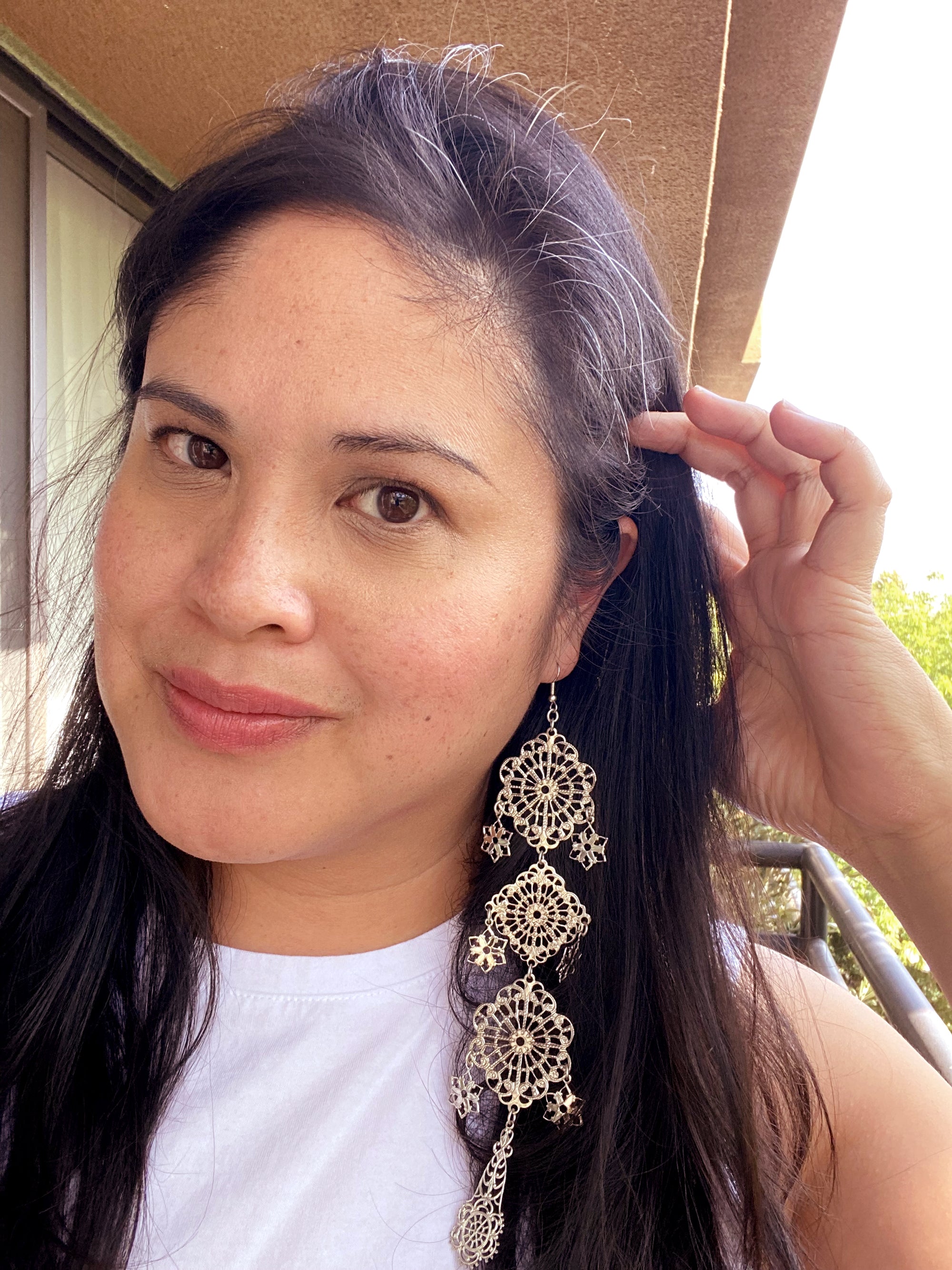 Jenny Dayco wearing silver long estrella filigree earrings