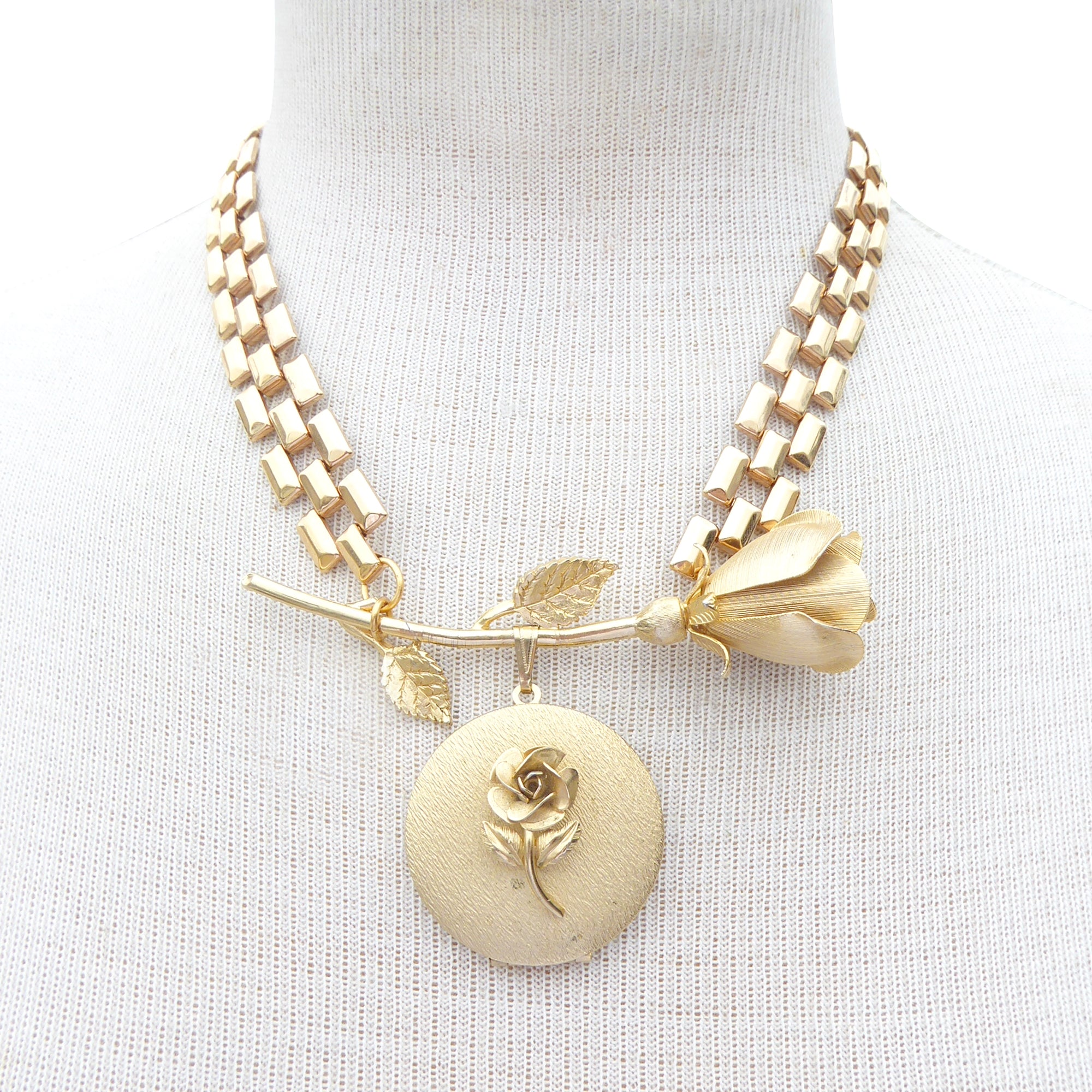 Vintage gold rose locket necklace by Jenny Dayco 7