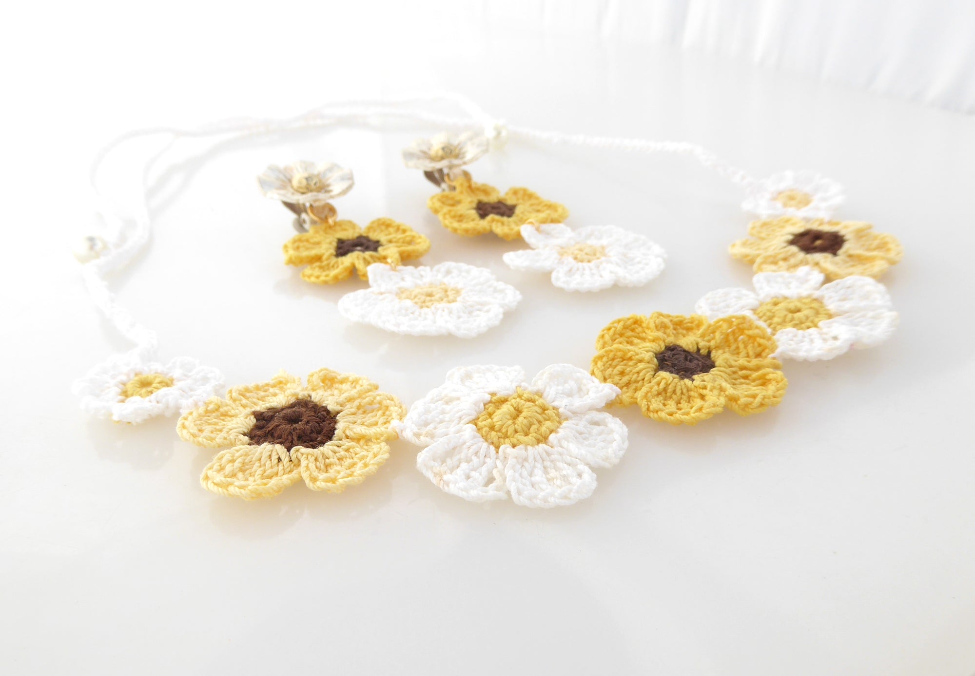White and yellow daisy crochet jewelry set by Jenny Dayco 2