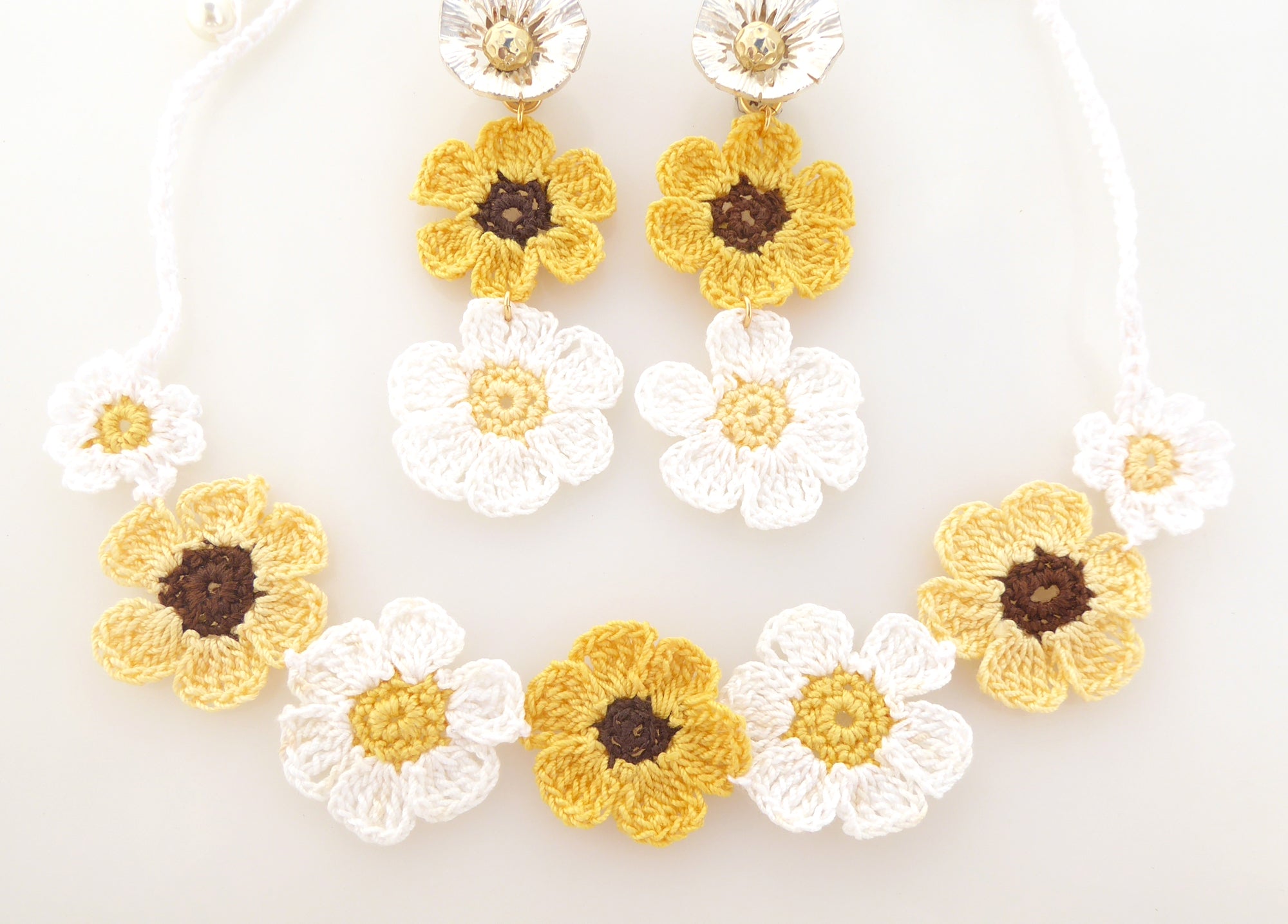 White and yellow daisy crochet jewelry set by Jenny Dayco 5