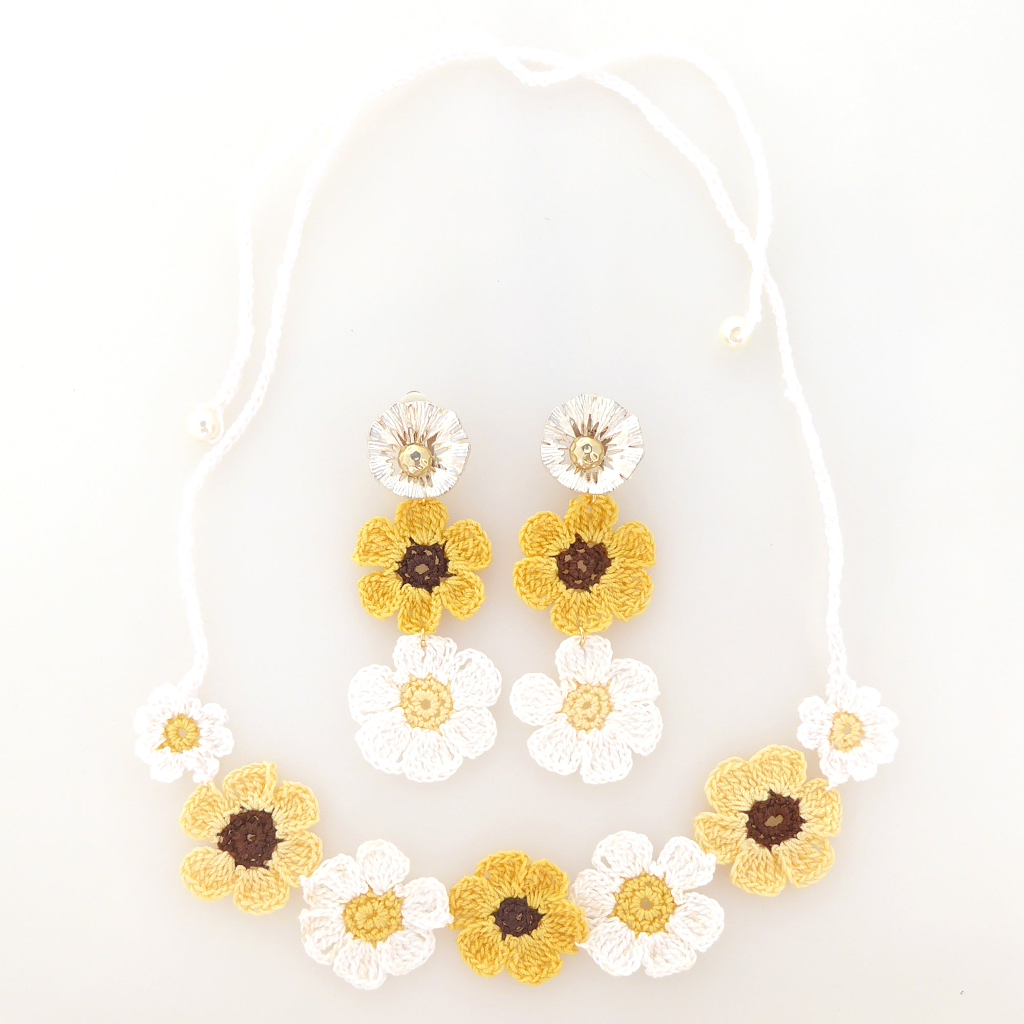 White and yellow daisy crochet jewelry set by Jenny Dayco 6