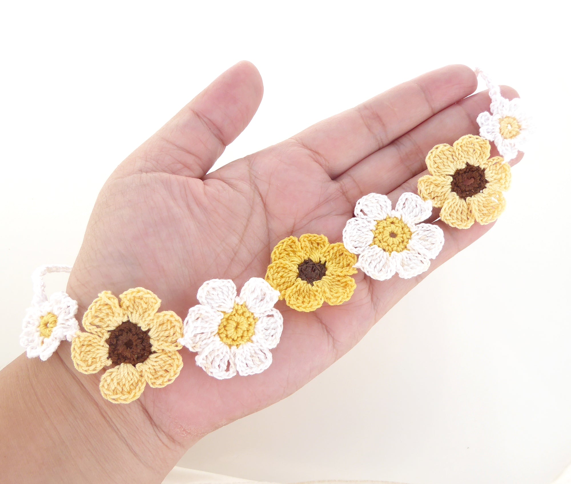 White and yellow daisy crochet jewelry set by Jenny Dayco 9