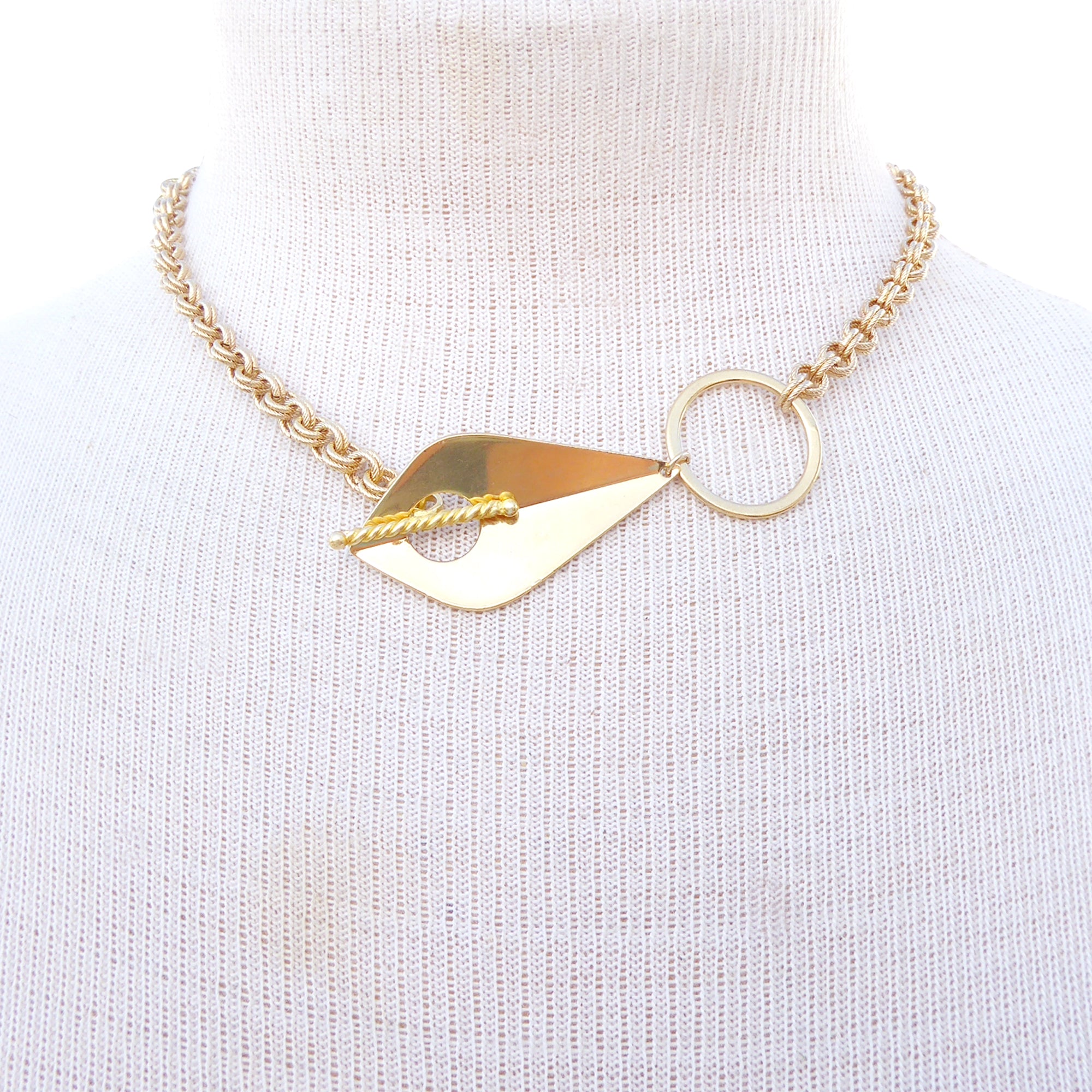 Gold leaf toggle necklace by Jenny Dayco 7